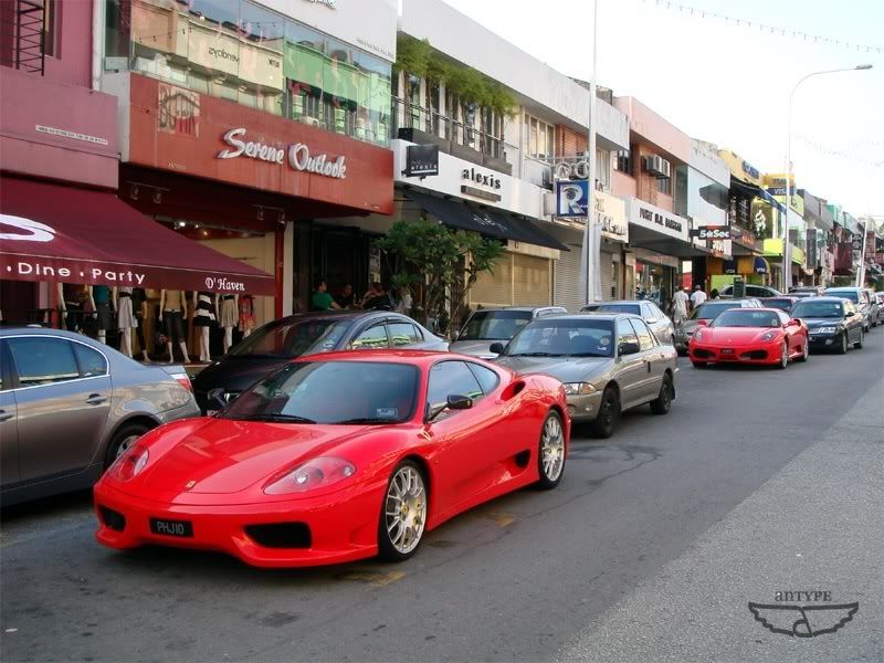 2Ferraris.jpg