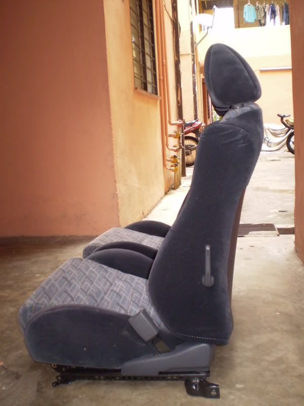AE100WagonSeat1.jpg