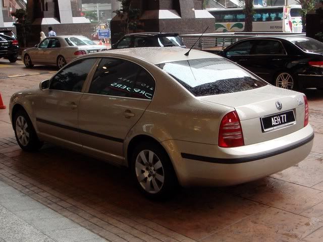 AEH77-SkodaSuperb.jpg