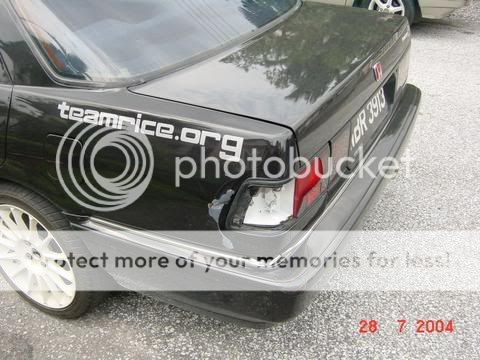 BrokenTaillamp.jpg