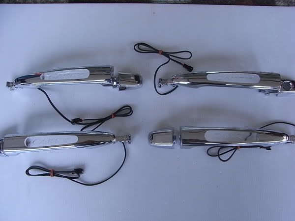camrydoorhandle2.jpg