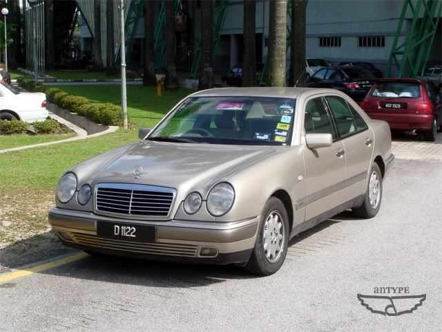 D1122-MercedesE240.jpg