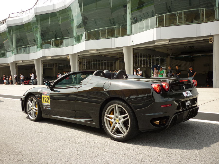 ferrari028_resize.jpg