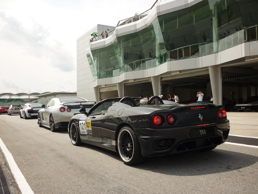 ferrari039_resize.jpg