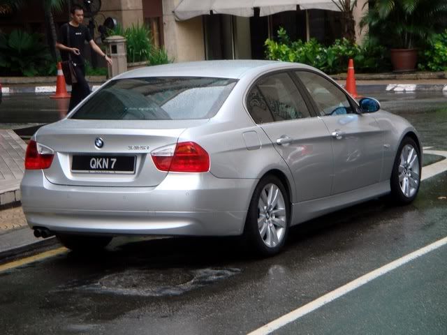 QKN7-BMW325i.jpg