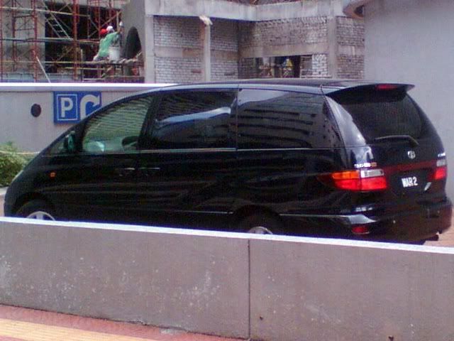WAR2-ToyotaEstima.jpg