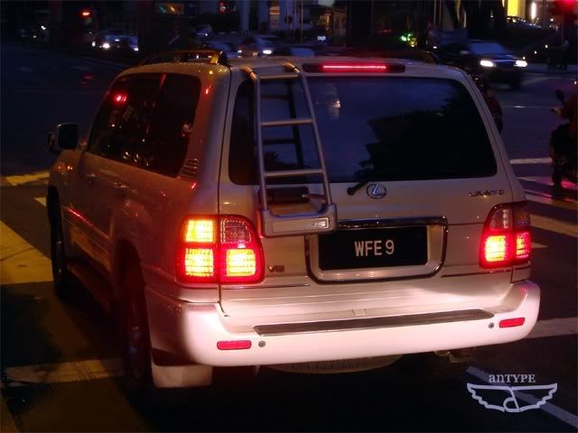 WFE9-LexusLX470.jpg