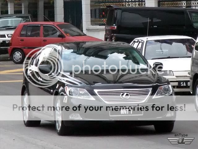 WNT1-LexusLS460L.jpg