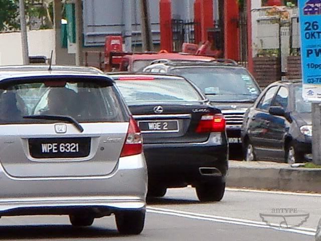 WQE2-LexusLS460.jpg